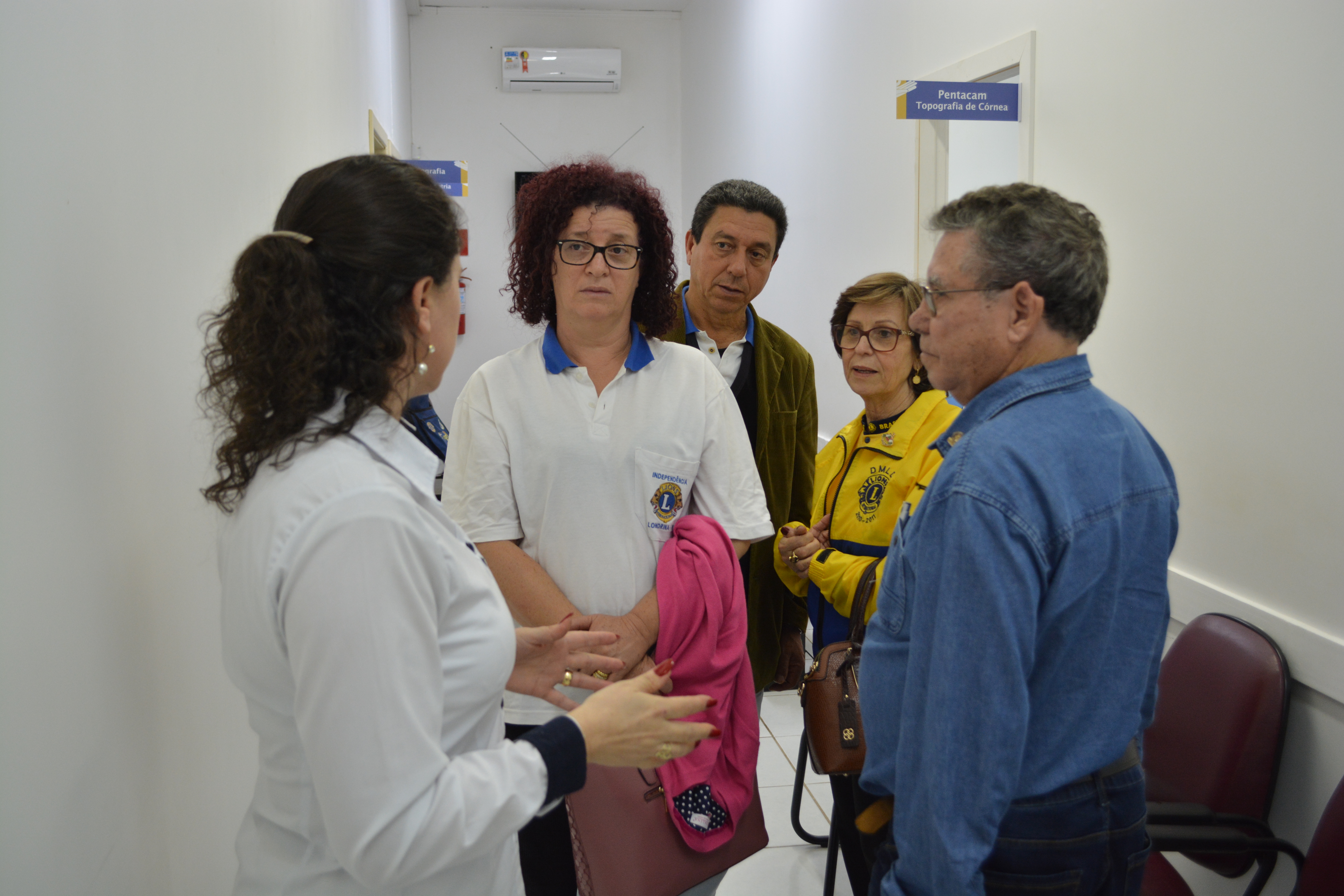 Conferencistas de Conclave Leonístico visitam Hospital de Olhos