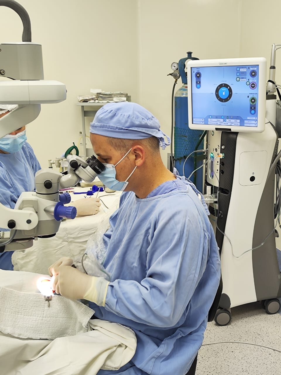 Alta tecnologia nas cirurgias de catarata e retina