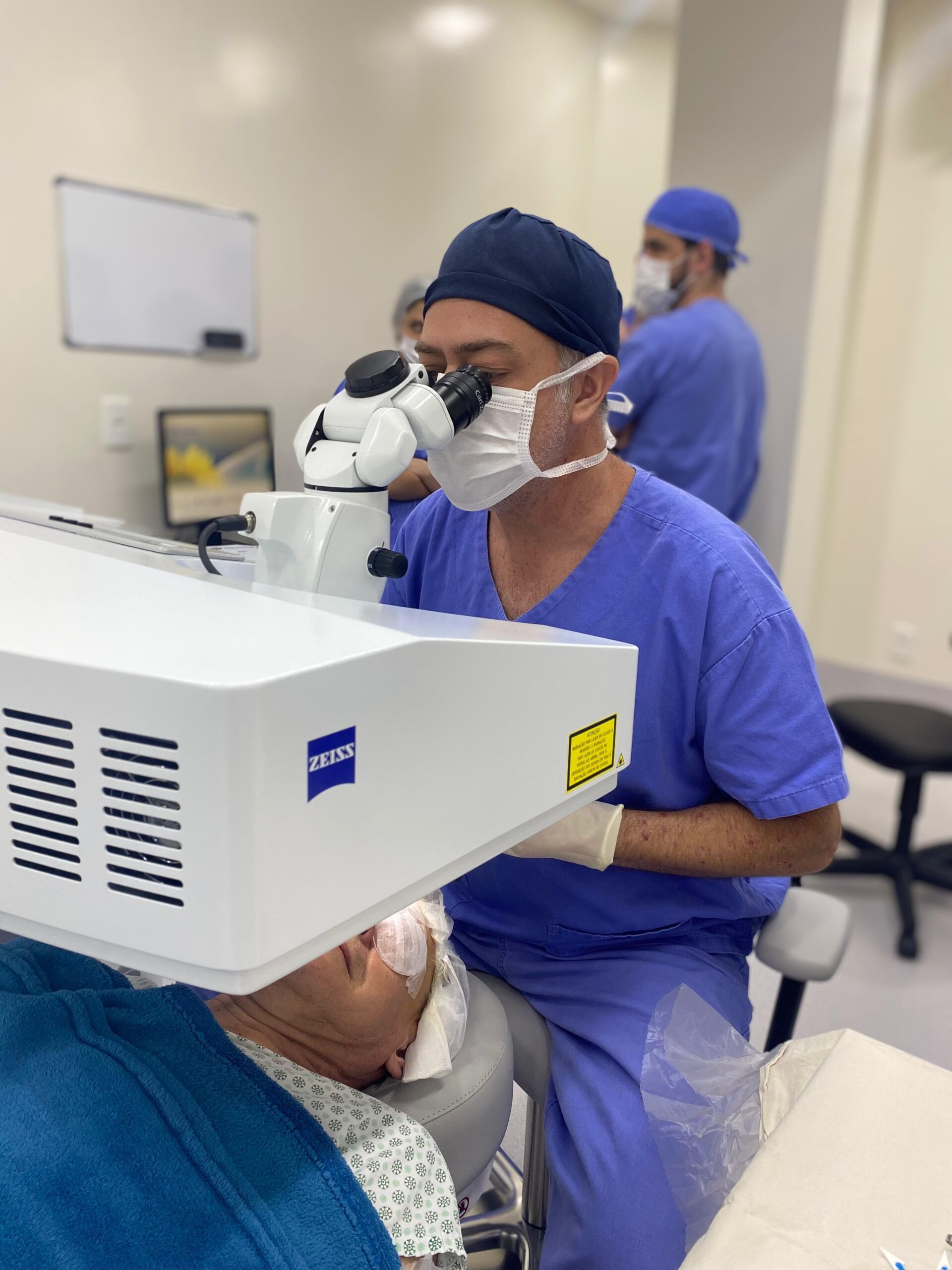Dia do Oftalmologista: a importância da saúde ocular e o compromisso na formação de novos especialistas